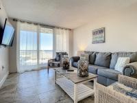 Oceanfront with Beach, Pool, BBQ & Steps to Flagler Ave - B&B