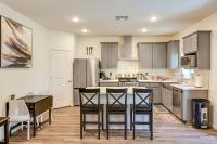 Spacious Family Home in Stockton - Pets Welcome! - Chambres d’hôtes Stockton