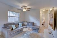 B&B Jupiter - Jupiter Townhome with Patio about 6 Mi to Beach! - Bed and Breakfast Jupiter