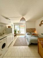 The Palm 100m de la plage Parking Clim Wifi - B&B