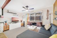 B&B Gold Coast - Two-bedroom Beachside Apartment with Parking - Bed and Breakfast Gold Coast