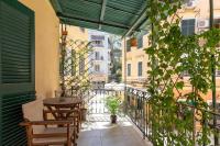 Zen Retreat In The Historic Center with a Huge Balcony - Chambres d'hôtes Karyófyto