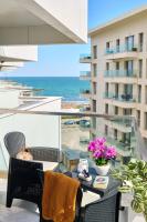 Summer Residence Apartment in Infinity Beach Resort - parking - B&B Mamaia