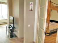 Deluxe One-Bedroom Apartment with king-size bed