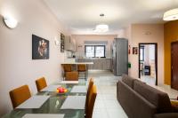 Modern 2BR Stylish Apartment with Large Backyard - Fully-Equipped Accomodation - B&B
