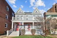 Walk to Forest Park Euclid Fire Pit Porch Swing - B&B Tower Grove