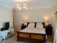 King Suite (2 Adults)