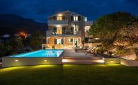 Villa Mamma Mia, a 6-bedroom property with 40sqm pool - Chambres d'hôtes Podstrana