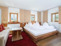 Deluxe Double Room (2 Adults + 1 Child)