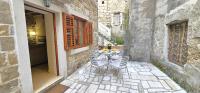 Lovely stone cottage, 100m to beach, in heart of Old Town -Noa Cottage - B&B Kutleše