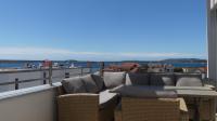 Seaside Serenity - Elegant Apartment with Stunning Sea Views - Ferienwohnung