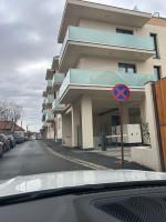 Becca’s Downtown Apartment with private parking - B&B Oradea