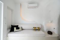 Standard cave suite with private jacuzzi