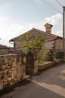 Krasna Hiška - Authentic Heritage Home - B&B Sežana