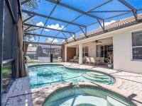 Luxury Disney Villa 5BR With Private Pool and Spa (4 Miles from Disney) - B&B