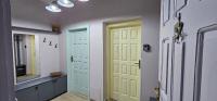 Nuçi's Place 3, cozy 1 bedroom apartment with balcony near Bllok - Chambres d'hôtes Tirana