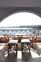 Zennova #43, Pirgadikia Sky & Sea Home - Bed and Breakfast