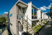 Modern Executive Living in Pounamu - B&B