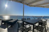 Sunshine Penthouse with stunning Coral Sea views - B&B Sunshine Beach