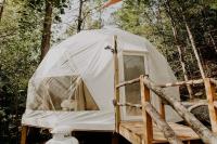 Whispering Waters Dome Getaway - B&B