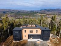 Chalet Xo Tremblant - 5brs, Private Baths, Spa, Sauna & Rooftop - B&B