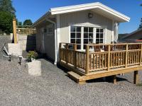 New house by the lake Bunn & private bathing jetty - B&B