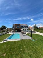 Luxury Villa Kiara with private heated pool and jacuzzi- 15min from sea - Ferienwohnung Orbanići