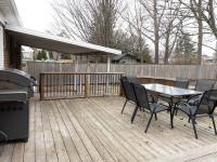 Entire house, free parking - B&B Mississauga