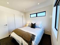 Contemporary Home with Carpark - Close to CBD! - B&B Christchurch