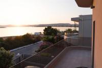 Riviera Seafront Balcony - Ferienwohnung Efthými