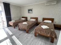 Dreibettzimmer mit Balkon