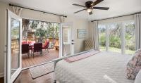 Camellia House - 6 minutes to MCRD Parris Island Graduation Family Friendly, Beach Pass Included, Renovated - Chambres d'hôtes Beaufort