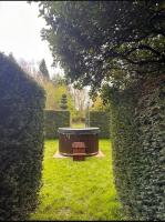 CRESSY HALL - Historic Grade II Listed Manor, Gorgeous Topiary Garden - B&B Gosberton