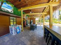Tropical Oasis, Tiki Bar, Pool, Mini Golf, Hot Tub - B&B Panama City Beach