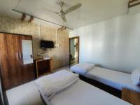 Gulmohar - By Mansi Service Apartment - B&B