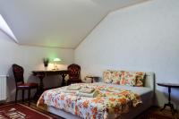 Two-Bedroom Upstairs Apartment with Street View