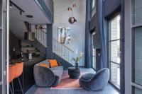 Apartamento de 1 dormitorio con balcón y vistas al agua