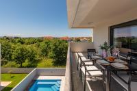 Appartamento con 2 Camere da Letto e Vista Piscina