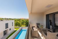 One-Bedroom Apartment with Pool View