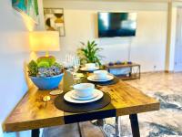 FuLLy LoAdeD ReSerVaTioN 3bed 2ba w Parking - B&B