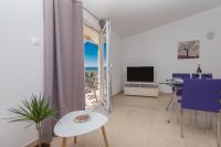 Deluxe One-Bedroom Apartment