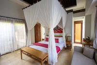 One Bedroom Balcony with Rice Field View