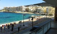 Attard Seafront Apartment 2 in Marsalforn - B&B Żebbuġ