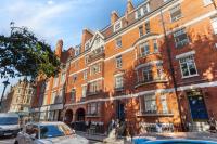 Luxury 2 Bed Apartment in the Heart of Mayfair Your Stylish London Retreat 4th floor no lift - B&B London