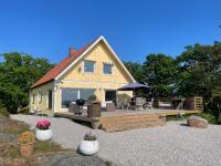 Seaside dream with jetty & guest cottage - B&B