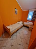 Apartamento de 2 dormitorios con terraza y vistas al mar