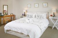 Luxury Queen Room with Pool View