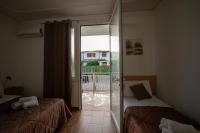 Habitación Triple con vistas al jardín