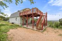 Entire 2br 2ba hilltop view home Sleeps 8&pets 4 acres Jacuzzi Central AC Kingbeds Office Free WiFi Parking Full Kitchen Refrigerator Washer Dryer Furnished Three 3 Large Sunset Dining Patios Grill Stovetop Oven Hiking Wildlife Firepit Quiet very Secluded - Chambres d'hôtes Marble Falls