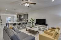 Your Vibrant Dallas Getaway Home - B&B